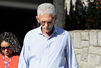 Em meio à polarização, prefeito de São Gonçalo evita nome do padrinho