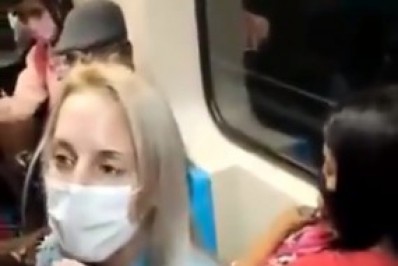 Mulher diz que cabelo de passageira negra poderia passar doença e revolta população dentro do metrô