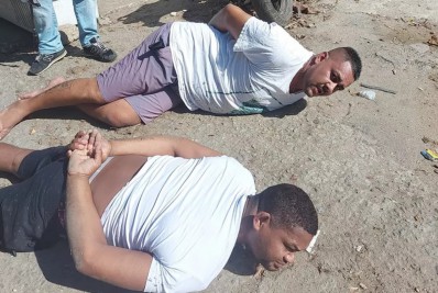 Vídeo: Milicianos são presos em flagrante extorquindo comerciante na Muzema