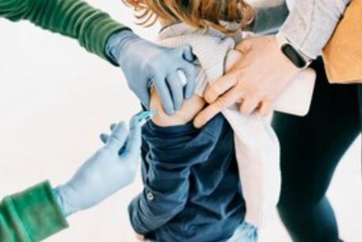 Secretaria Municipal de Saúde aplica vacina contra sarampo em crianças com menos de 5 anos