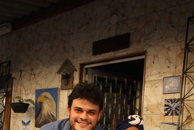 Tia Surica, a 'garota do tempo' das redes da prefeitura, vai soltar a voz