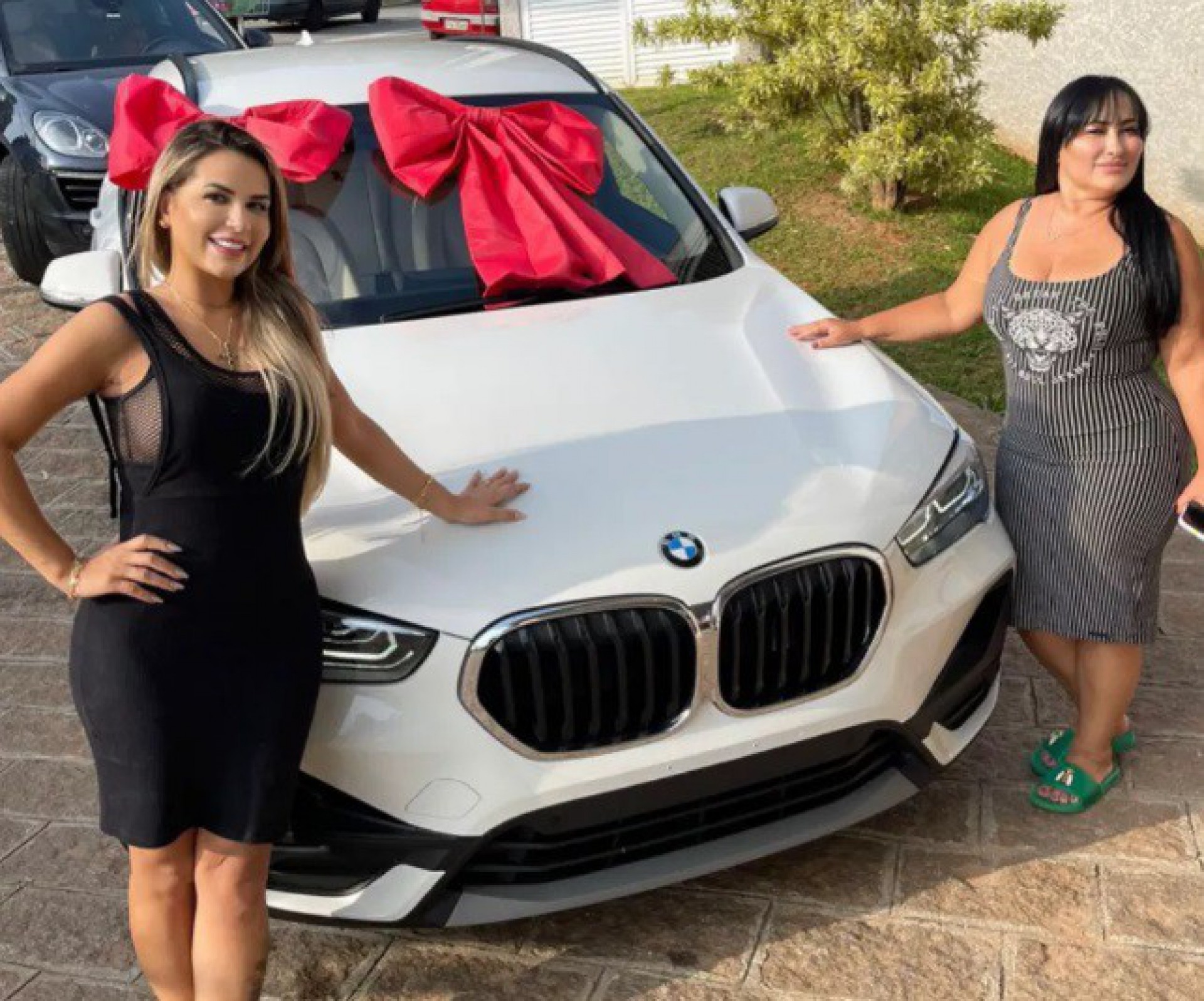 Deolane Bezerra e a mãe, Solange - Reprodução Internet