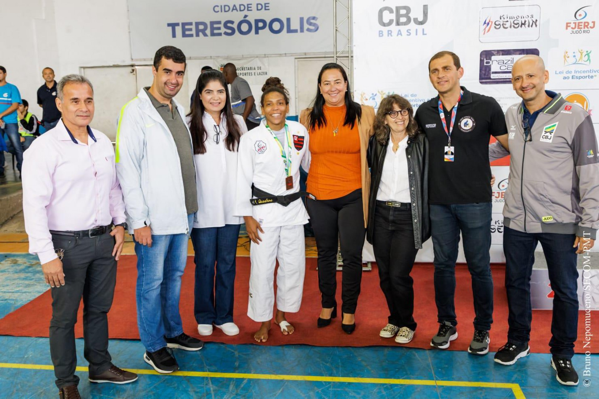 Vice-presidente da FJERJ, Jeferson Vieira, presidente da C&acirc;mara Municipal, vereador Leonardo Vasconcellos, secret&aacute;ria municipal de Esporte, Geovania Ramos, campe&atilde; ol&iacute;mpica Rafaela Silva, vereadora Erika Marra, subsecret&aacute;ria de Esporte, Helena Corsino, assessor da Secretaria de Estado de Cultura, Leandro Azevedo, e o diretor t&eacute;cnico da FJERJ, Leonardo Lara - Bruno Nepomuceno