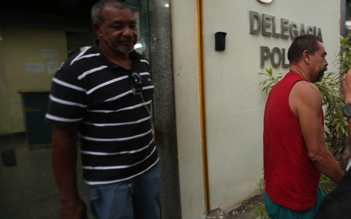 Rio,04/05/2022- CIDADE NOVA, Caso Raquel Antunes,Diretor da Liga e motorista da escola em cima da hora depoe na 6 DP. Na foto. funcionarios da escola em Cima da Hora.Foto: Cleber Mendes/Ag&ecirc;ncia O Dia         