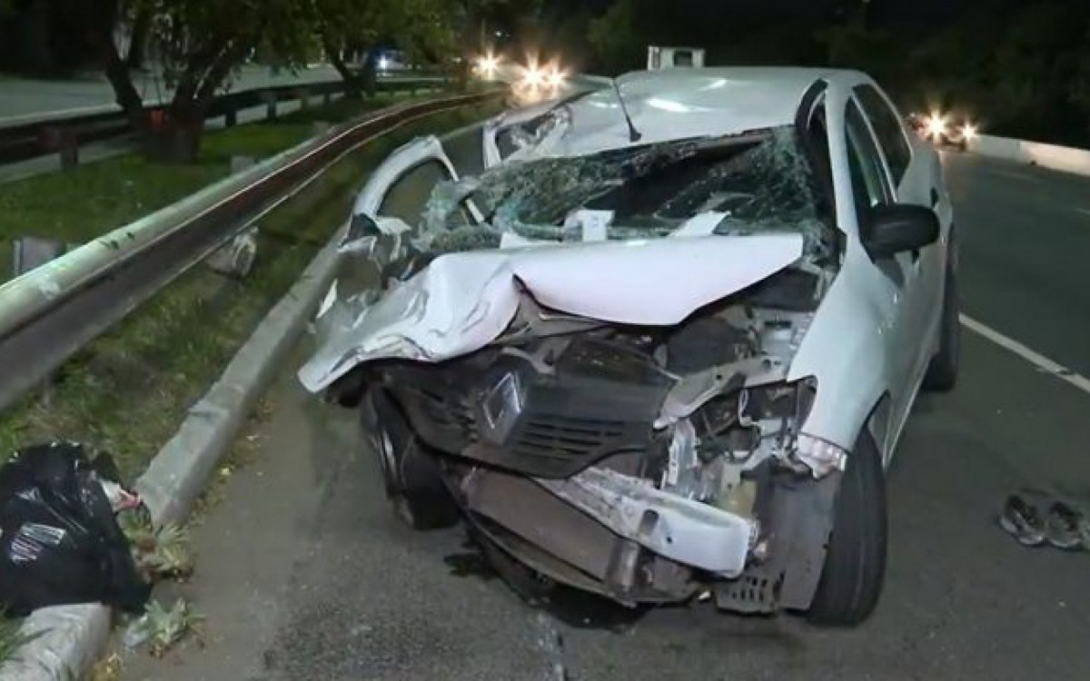 Carro destru&iacute;do ap&oacute;s o acidente com Rodrigo Mussi. - Reprodu&ccedil;&atilde;o