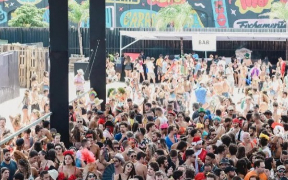 Espa&ccedil;o no Centro do Rio revista celulares na sa&iacute;da de eventos para coibir furtos