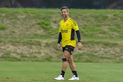 Dirigente do Flamengo destaca importância de Diego Ribas: 'Vestiu o manto e honrou'