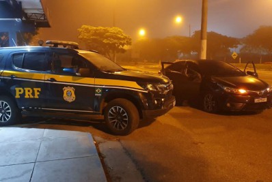 PRF apreende Mercedes Benz com especificação adulterada e Fiat roubado na BR-101