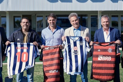 Dirigentes do Flamengo e do Talleres se encontram e trocam presentes antes do duelo pela Libertadores