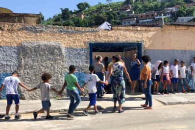 Defesa Civil de Mesquita realiza simulado de evacuação de prédio escolar com 259 alunos