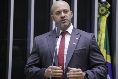 Moraes bloqueia bens móveis e imóveis do deputado Daniel Silveira