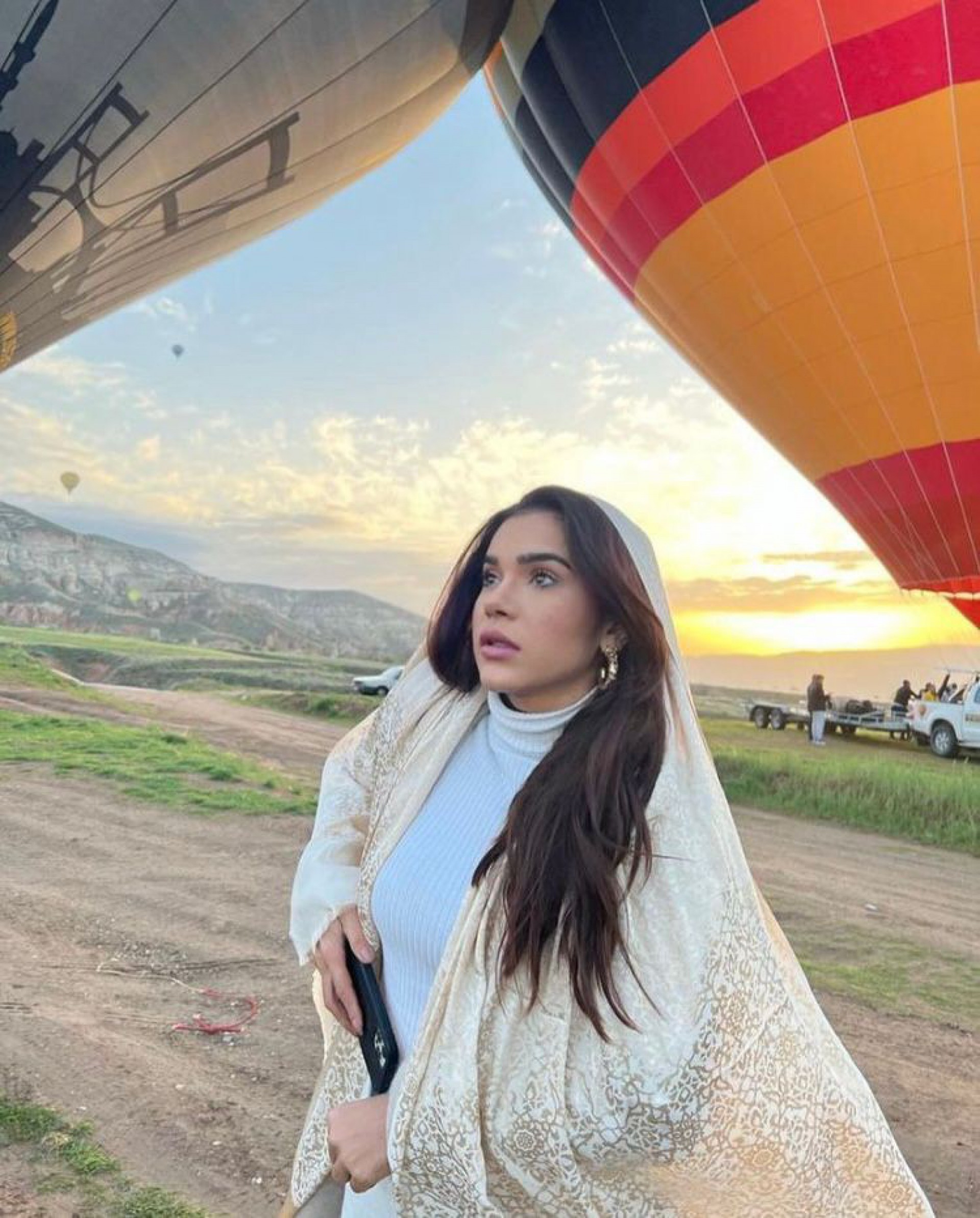 Gizelly Bicalho compartilhou lindos cliques em seu primeiro passeio de balão na Turquia - Reprodução