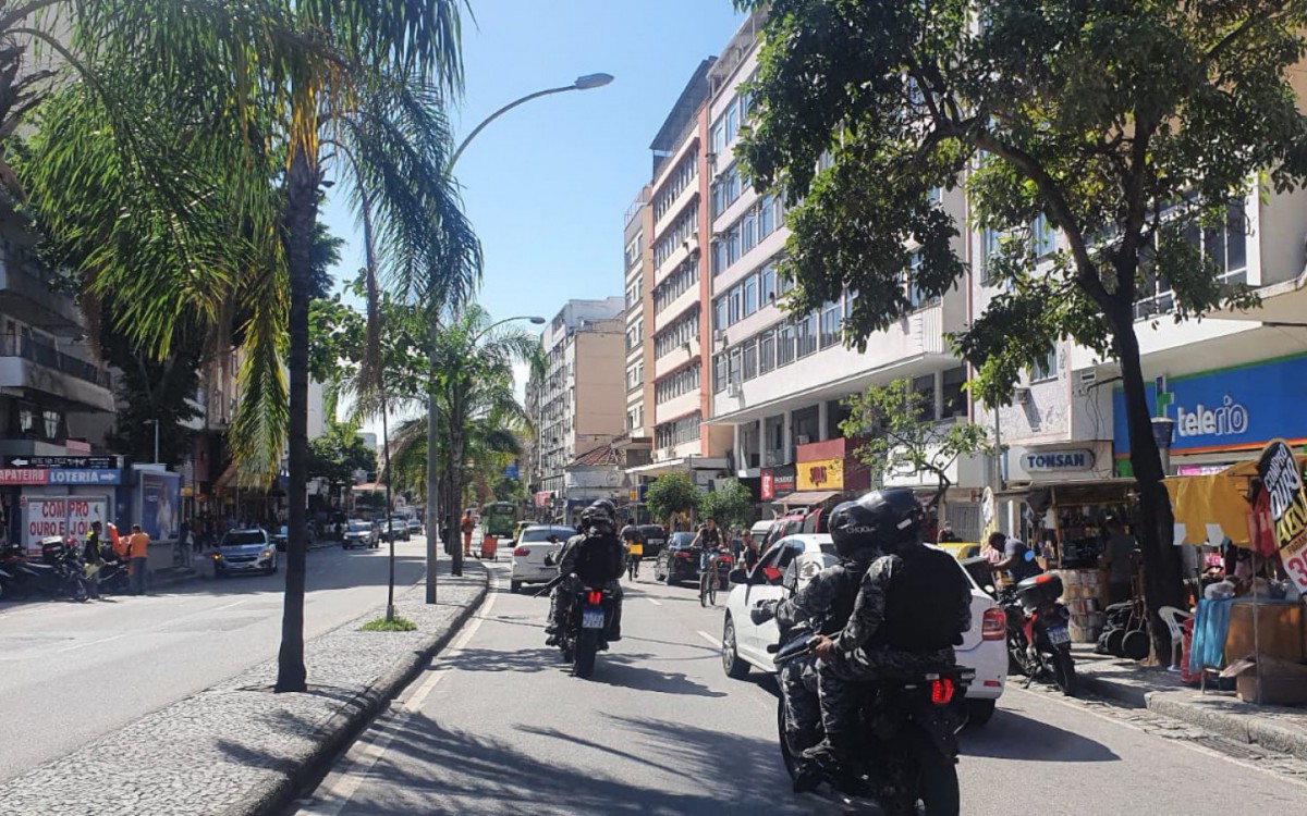 Policiamento é feito por equipes policiais de moto e em viaturas - Divulgação