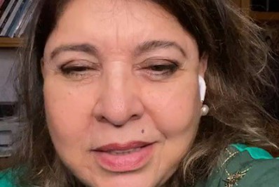 Roberta Miranda choca fãs ao mostrar tatuagem: 'Fui enganada a minha vida todinha'