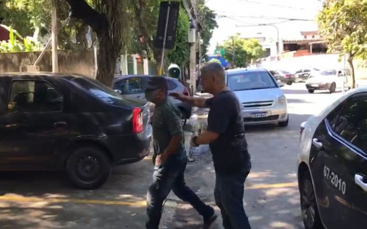 Vanderni tamb&eacute;m foi autuado por porte ilegal de arma de fogo