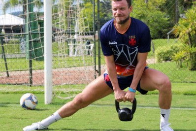 Perícia aponta erros médicos em tratamento de ex-jogador que cobra R$ 8 milhões ao Vasco