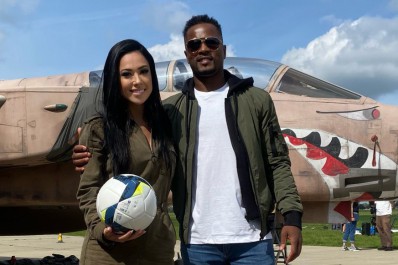 Raquel Freestyle grava comercial ao lado de craque francês