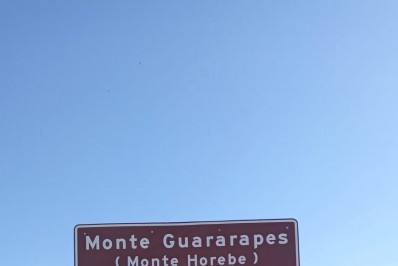 Em Mesquita, Monte Horebe recebe nova sinalização de Área de Proteção Ambiental 