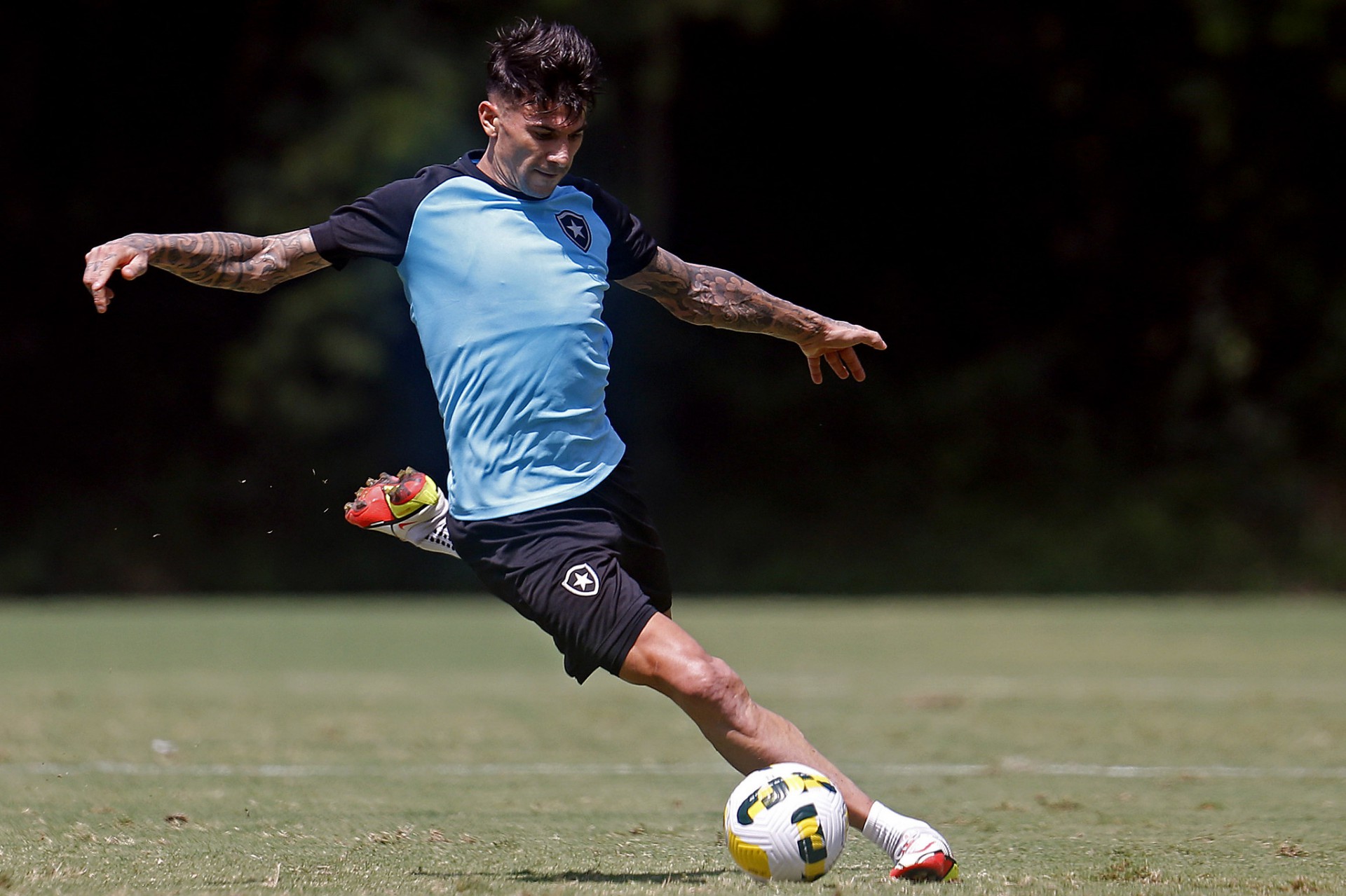 Victor Cuesta no treino do Botafogo - Vitor Silva/Botafogo