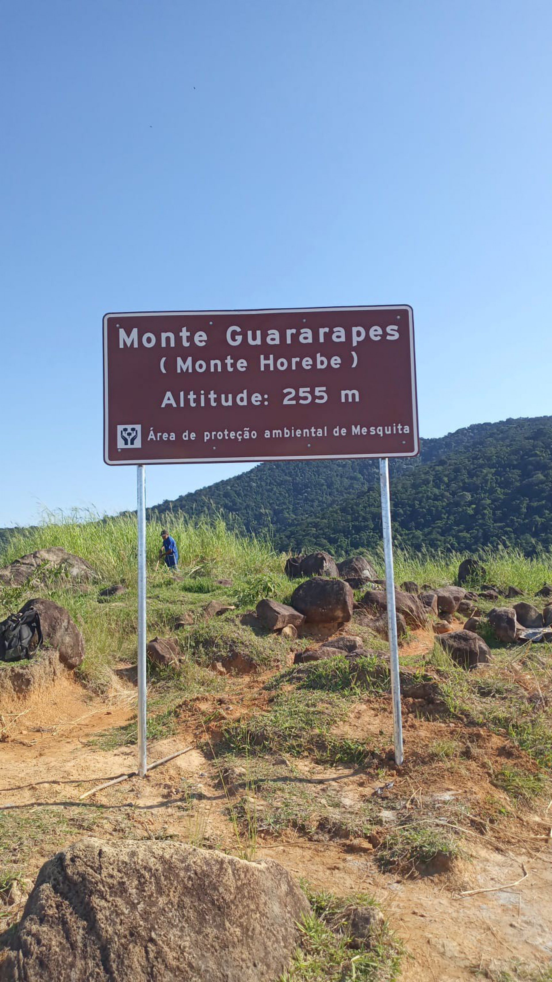 Cinco placas foram instaladas no próprio monte e no entorno - Divulgação/ PMM