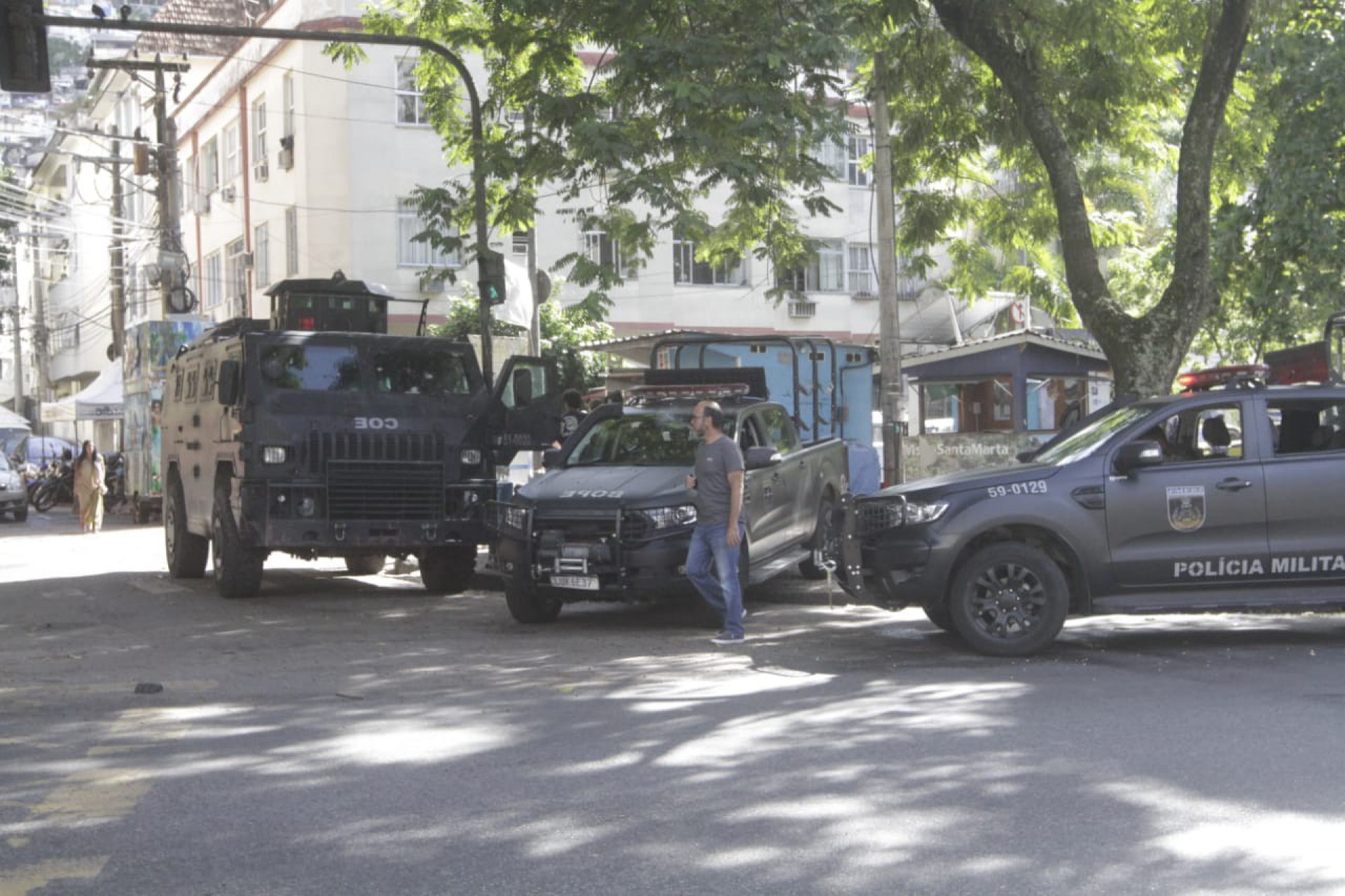 Bope subindo o Morro de Santa Marta, em Botafogo, nesta manhã (06) - Marcos Porto/Agência O DIA