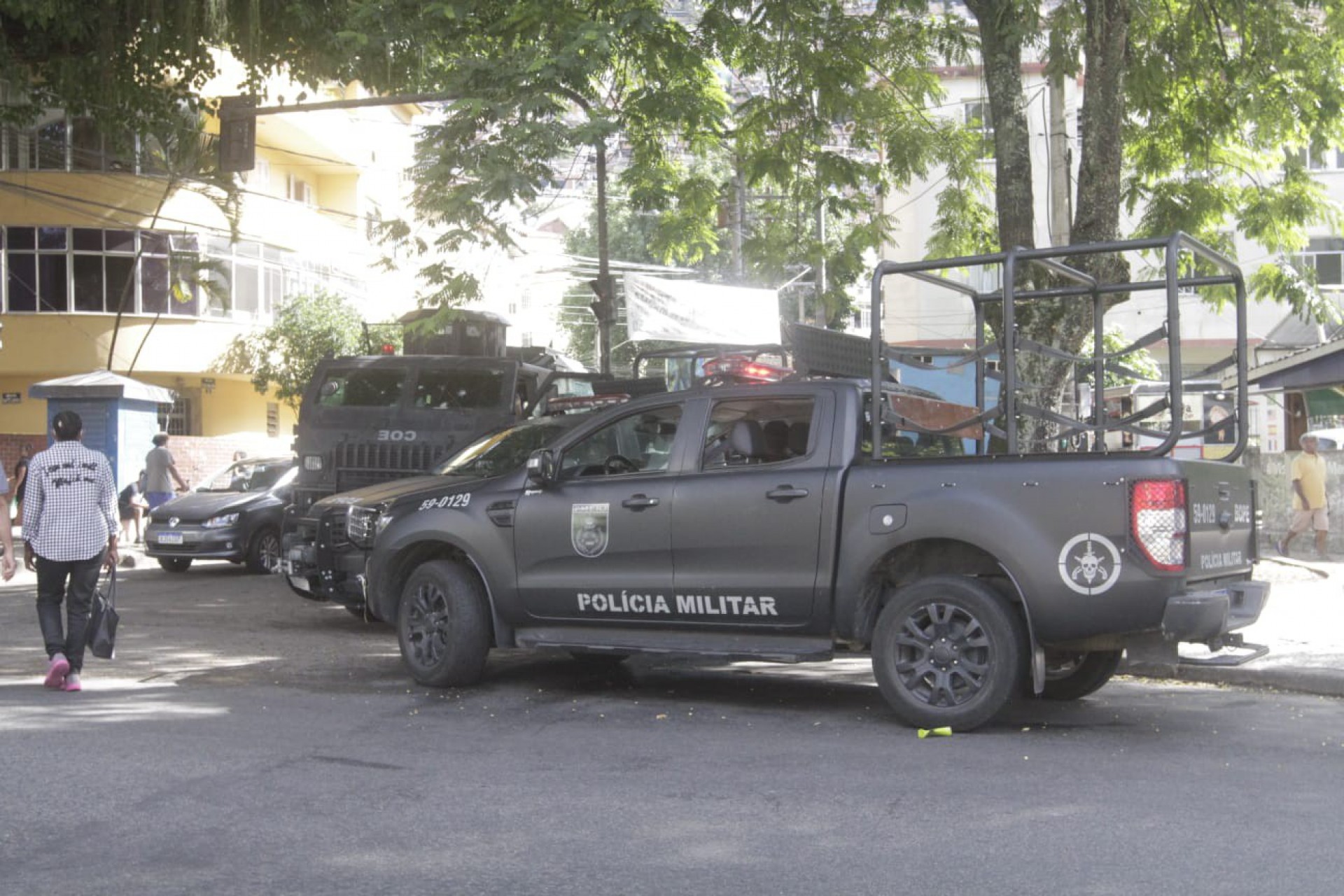 Bope subindo o Morro de Santa Marta, em Botafogo, nesta manhã (06) - Marcos Porto/Agência O DIA