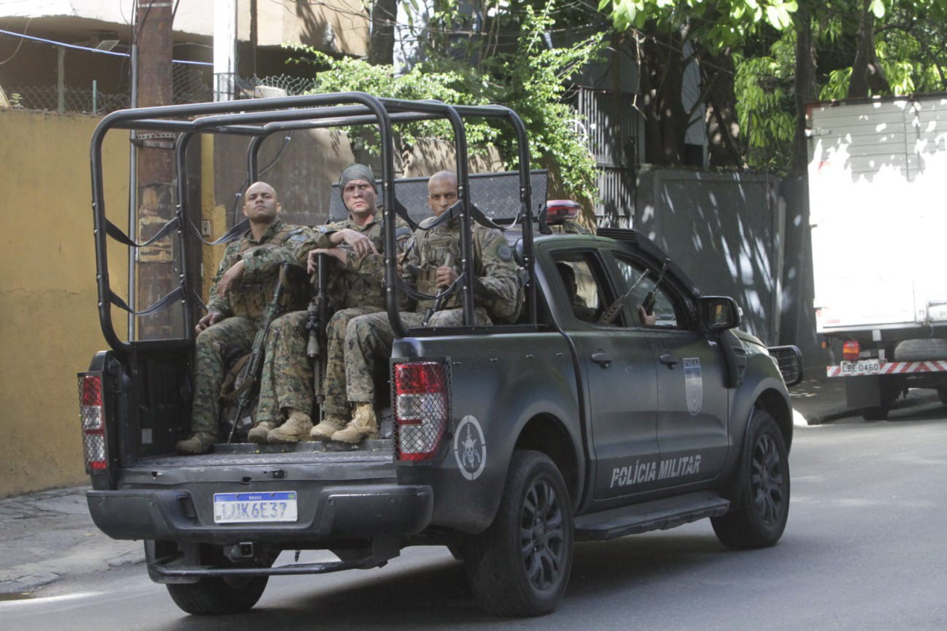 Bope subindo o Morro de Santa Marta, em Botafogo, nesta manhã (06) - Marcos Porto/Agência O DIA