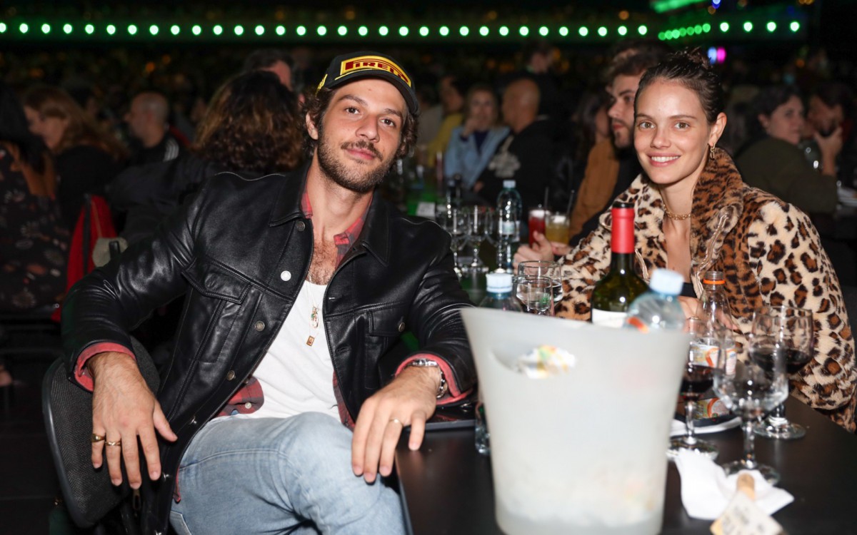 Chay Suede e Laura Neiva