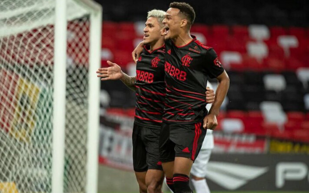 Ex-atacante do Flamengo destaca parceria com Gabigol e Pedro