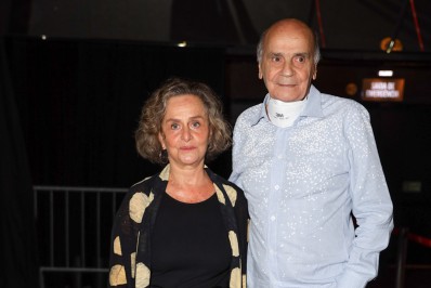 Rara aparição! Drauzio Varella e Regina Braga curtem show de Caetano Veloso em São Paulo