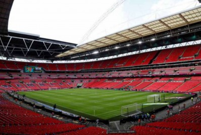 Atleta da seleção inglesa sofre chantagem após contratar garota de programa trans