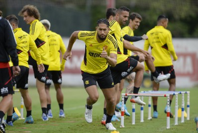 Com Pablo e sem Pedro e Santos, Flamengo divulga relacionados para o clássico