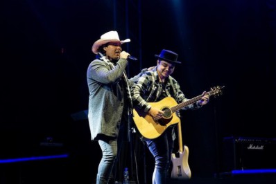 Antes de acidente, Conrado e Aleksandro realizaram show no Paraná