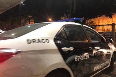 Suspeitos de integrar milícia são presos acusados de extorquir comerciantes na Baixada Fluminense