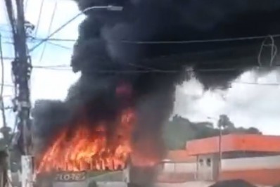 Ônibus voltam a circular em Belford Roxo após dois coletivos serem incendiados