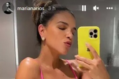 Mariana Rios posa de biquíni e exibe as curvas
