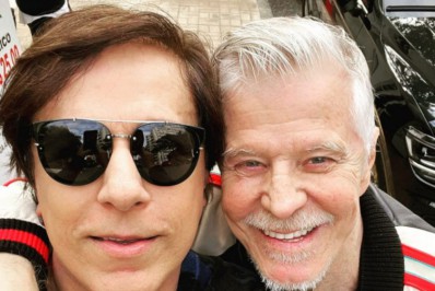 Que reencontro! Tom Cavalcante e Miguel Falabella posam juntinhos