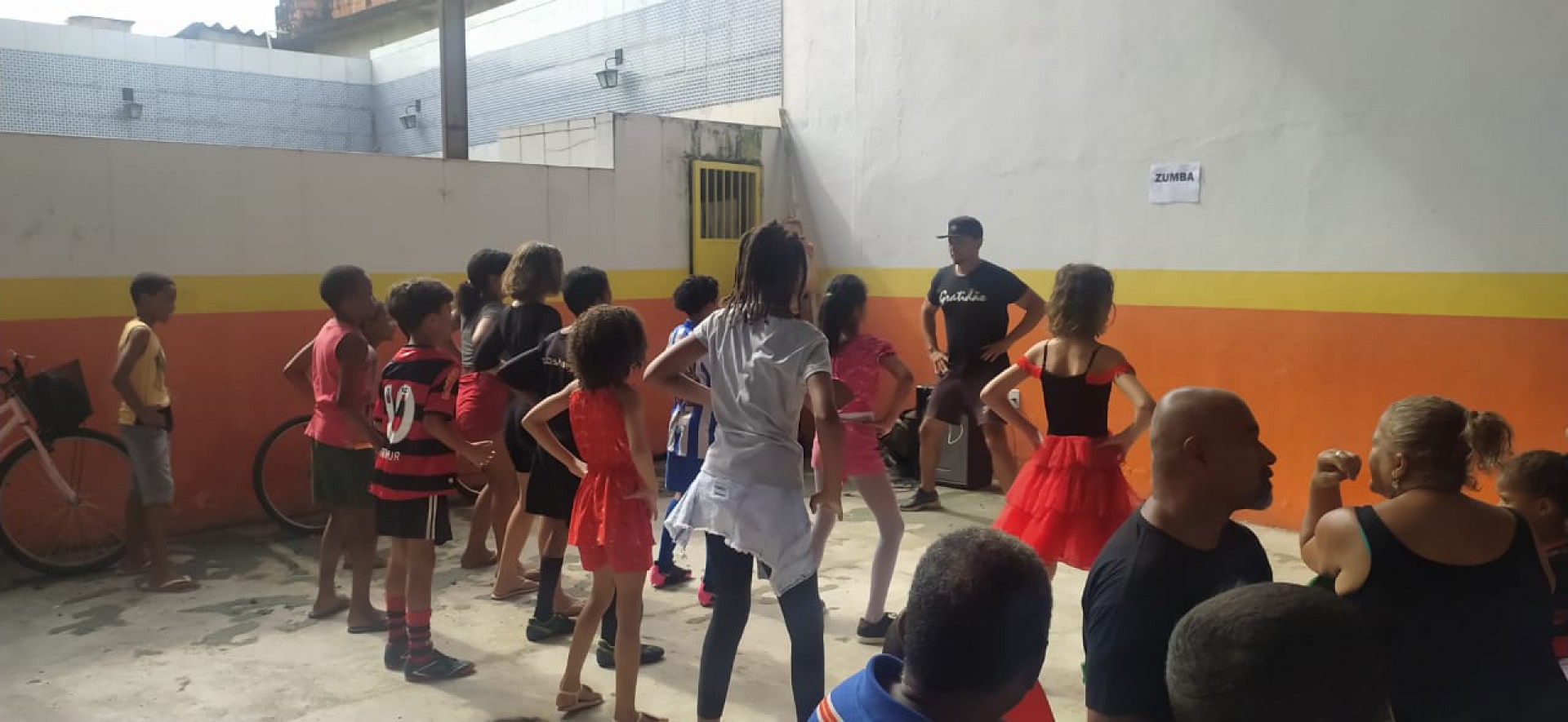 O Aul&atilde;o de Zumba animou a crian&ccedil;ada na A&ccedil;&atilde;o Social - Divulga&ccedil;&atilde;o