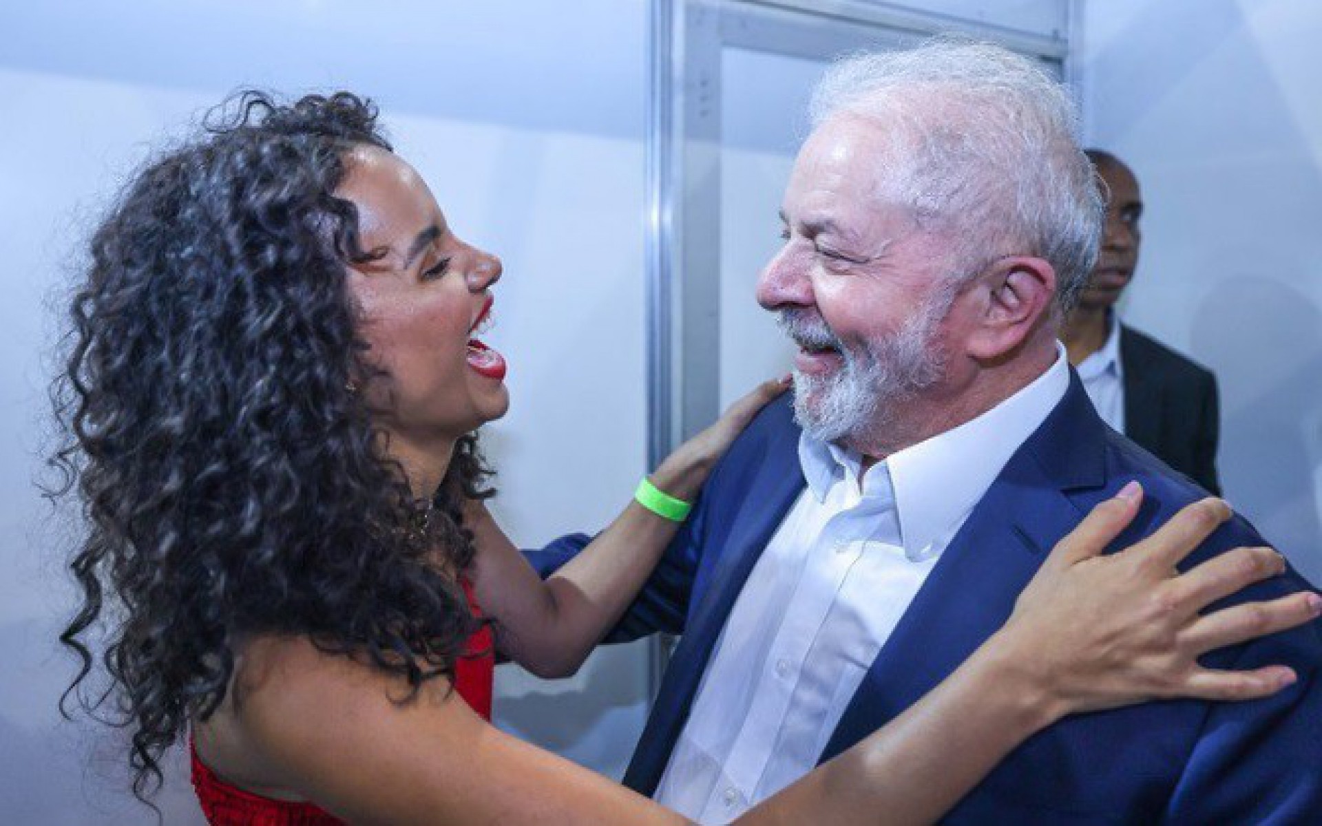 Ex-BBBs posaram com o ex-presidente Lula em lançamento de pré-candidatura - Reprodução/Instagram