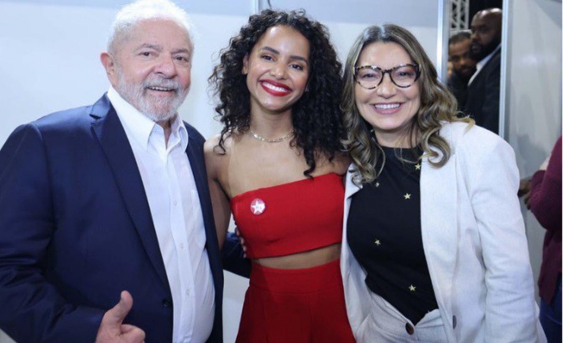 Ex-BBBs posaram com o ex-presidente Lula em lançamento de pré-candidatura - Reprodução/Instagram