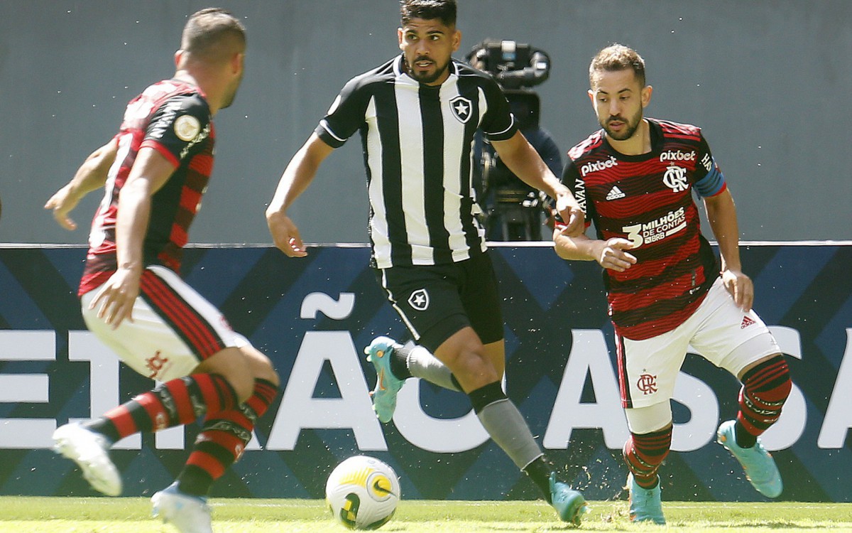 Flamengo quer manter supremacia contra Fluminense, que busca