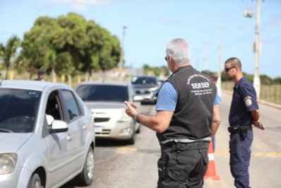 Blitz da Guarda alerta para proibição de veículo com tração 4x4 na areia da praia de Grussaí