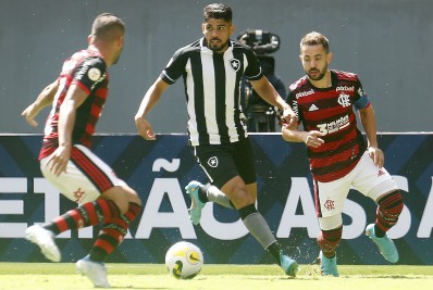 Jornalista questiona supremacia do Flamengo no futebol carioca: 'Sorte é que o Vasco está na Série B'