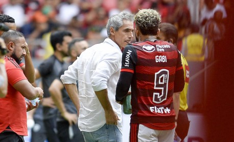 CBF divulga áudio e vídeo do VAR sobre o gol anulado do Flamengo