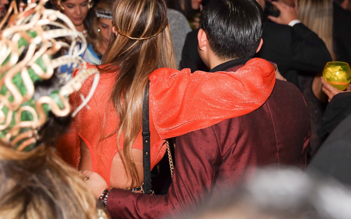 Pyong Lee chega a festa de anivers&aacute;rio acompanhado por loura, em S&atilde;o Paulo