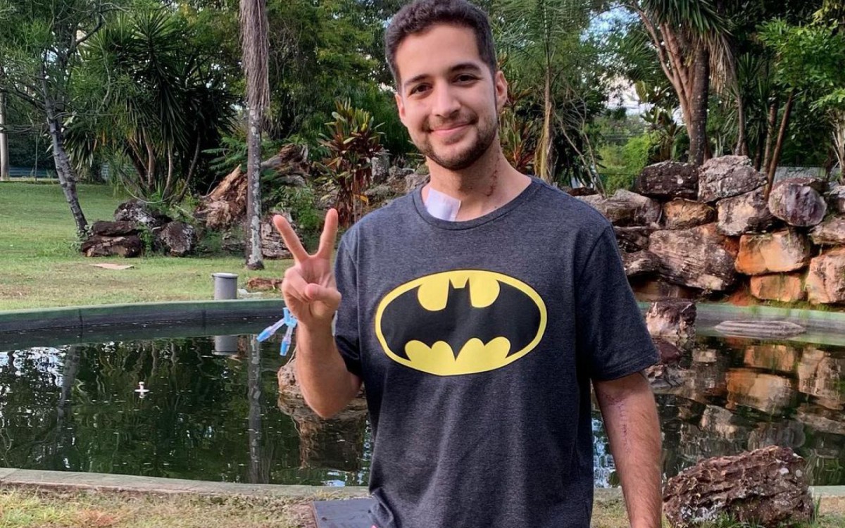 O repórter Gabriel Luiz recebeu alta médica na última sexta-feira após ser esfaqueado em uma tentativa de latrocínio - Reprodução/Instagram