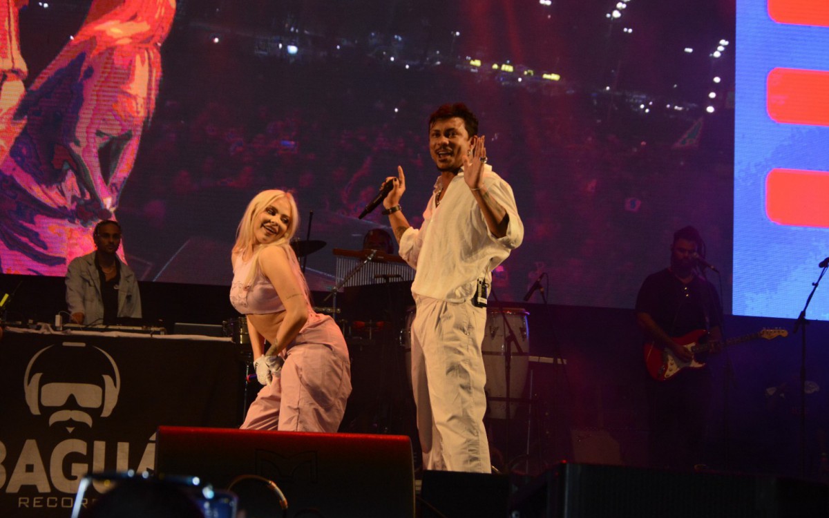 Luisa Sonza e Xam&atilde; se apresentam na Praia de Copacabana, na Zona Sul do Rio, na noite deste domingo