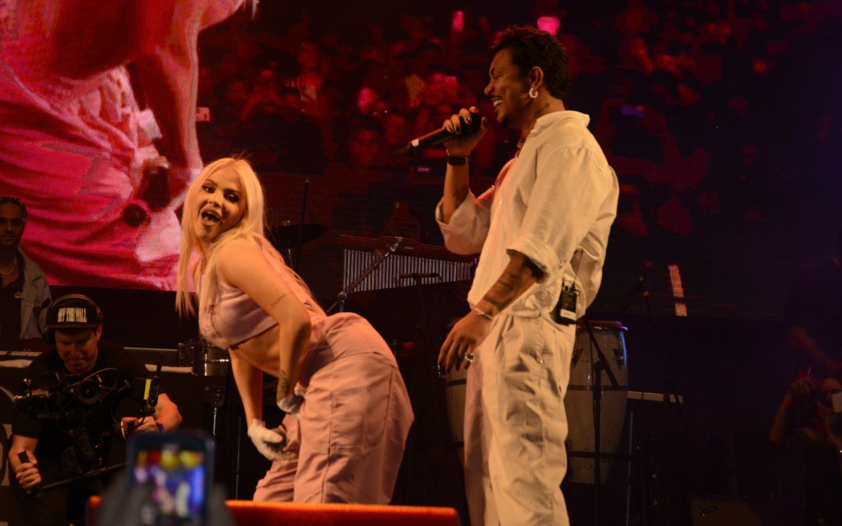 Luisa Sonza e Xam&atilde; se apresentam na Praia de Copacabana, na Zona Sul do Rio, na noite deste domingo