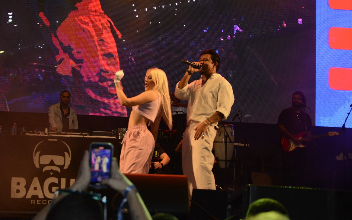 Luisa Sonza e Xam&atilde; se apresentam na Praia de Copacabana, na Zona Sul do Rio, na noite deste domingo