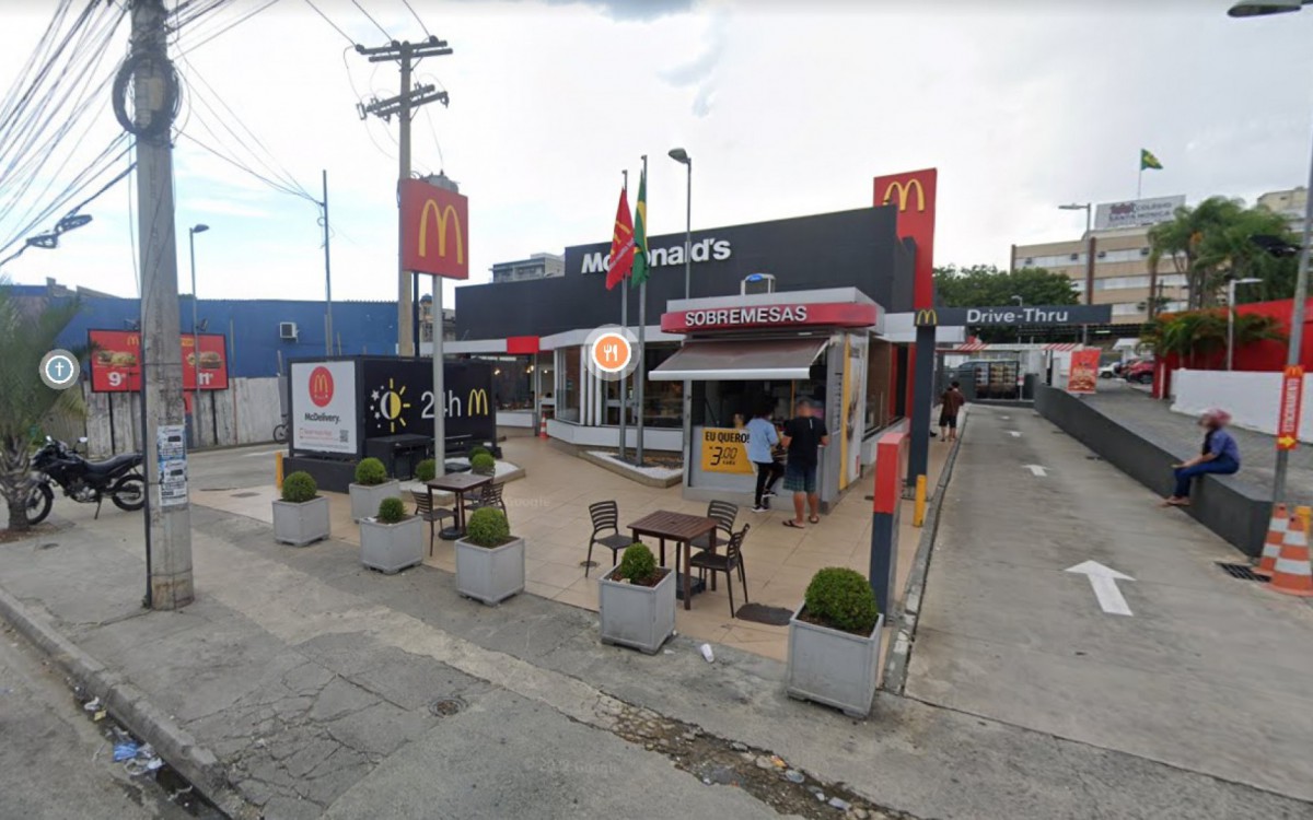 Lanchonete onde ocorreu o crime na madrugada desta segunda (9) - Google Street View